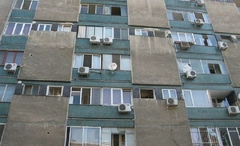 Caz socant o copila de 13 ani a cazut de la etajul al treilea al unui bloc din buzau 602607